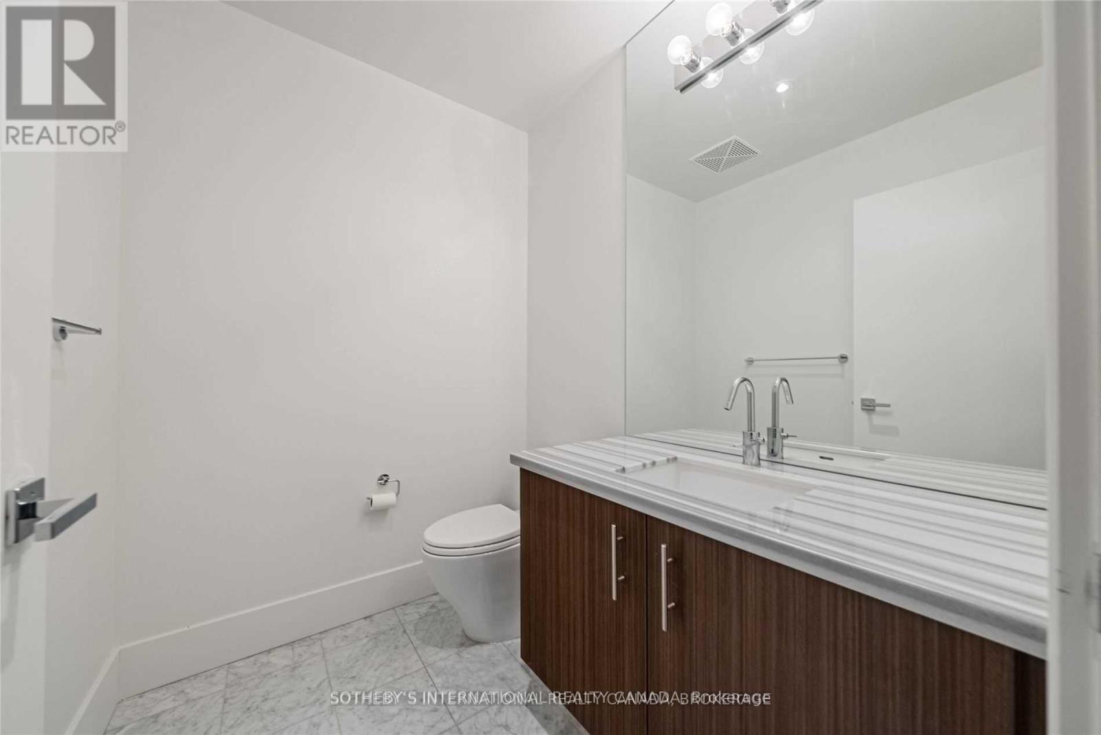 Th-113 - 29 Queens Quay E Property Photo 19
