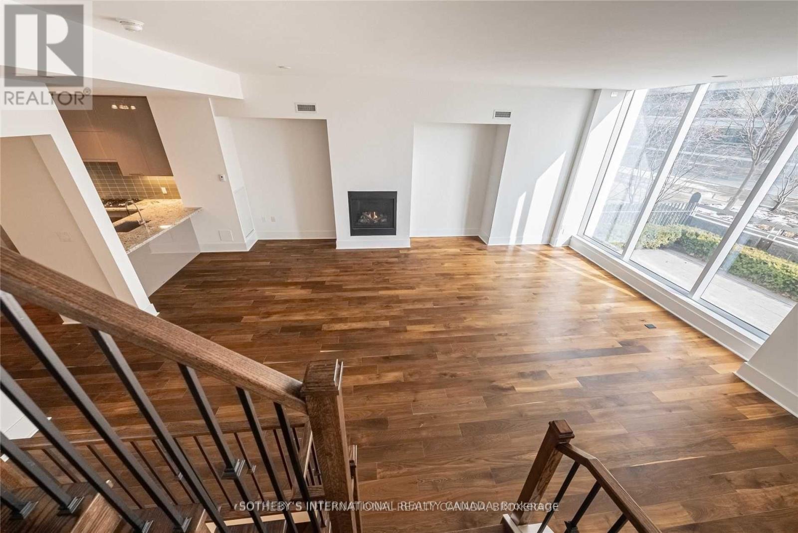 Th-113 - 29 Queens Quay E Property Photo 20