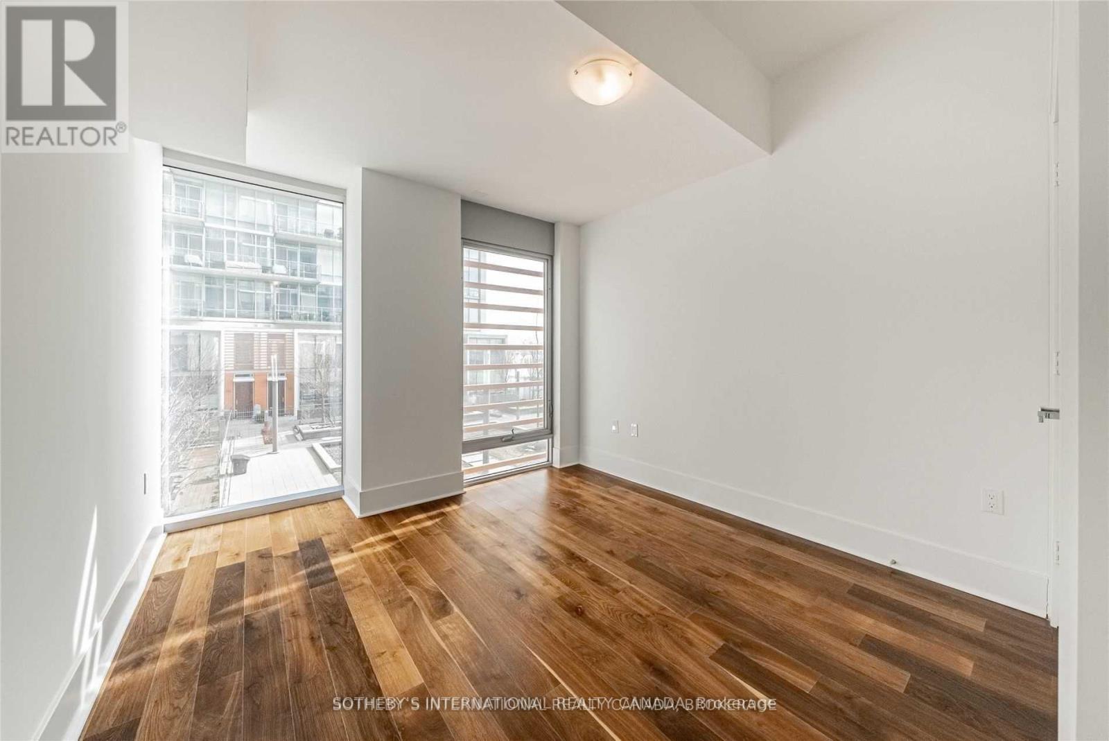 Th-113 - 29 Queens Quay E Property Photo 21