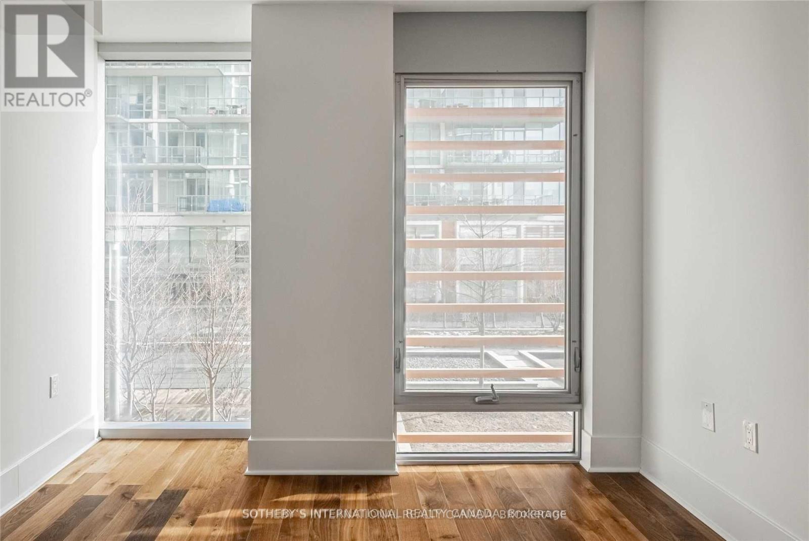 Th-113 - 29 Queens Quay E Property Photo 22