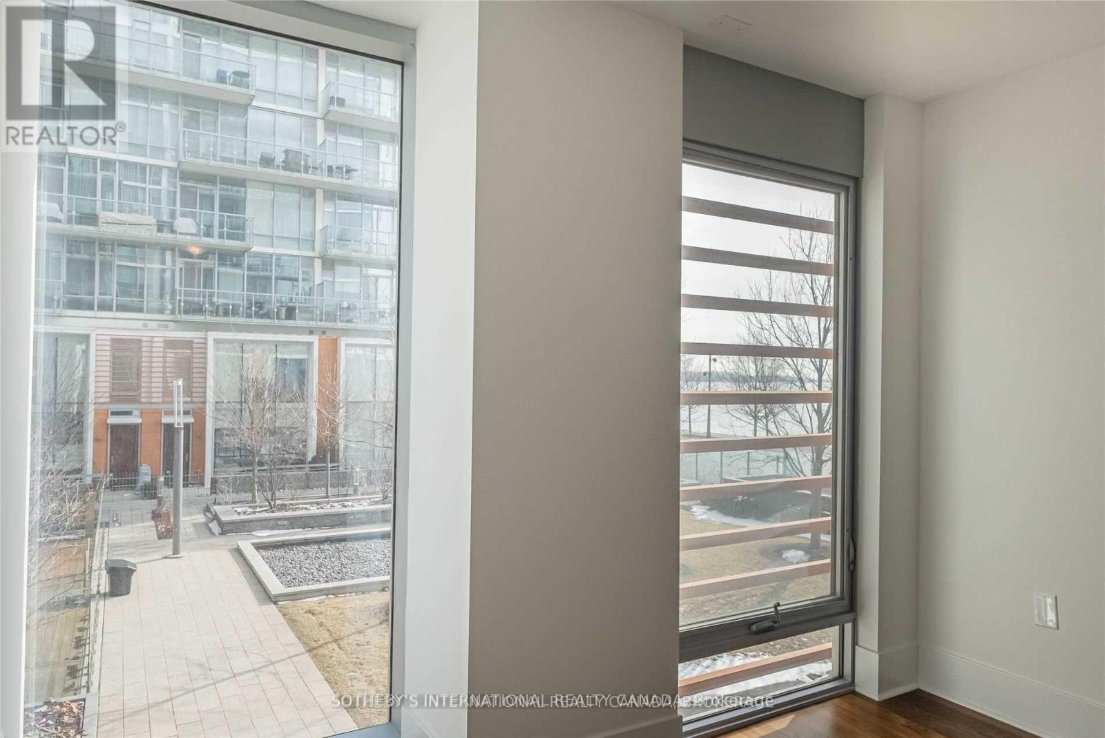 Th-113 - 29 Queens Quay E Property Photo 24