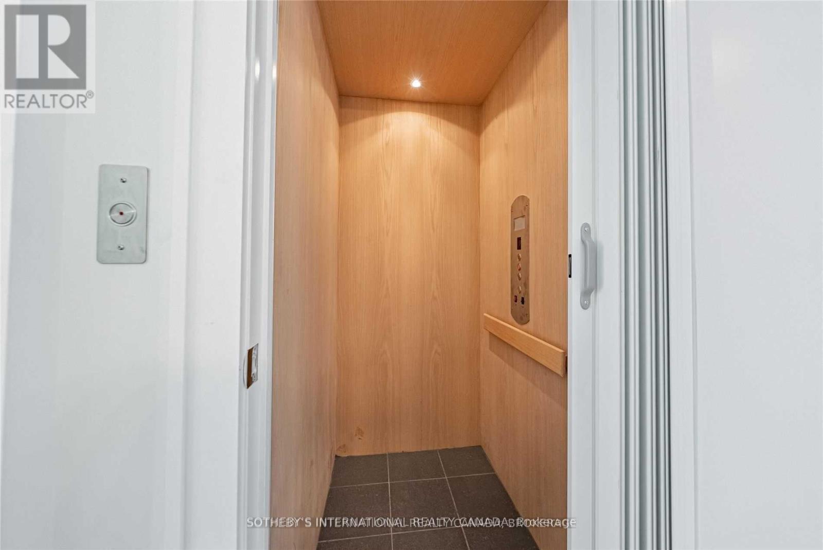 Th-113 - 29 Queens Quay E Property Photo 27