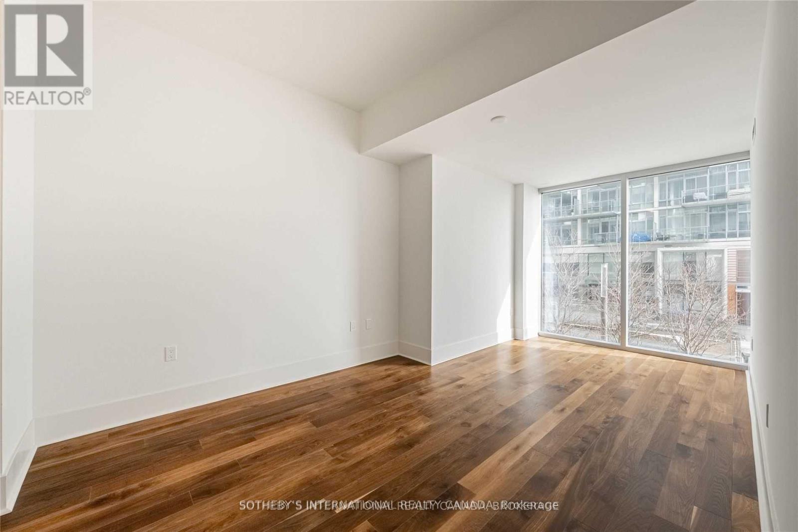 Th-113 - 29 Queens Quay E Property Photo 28