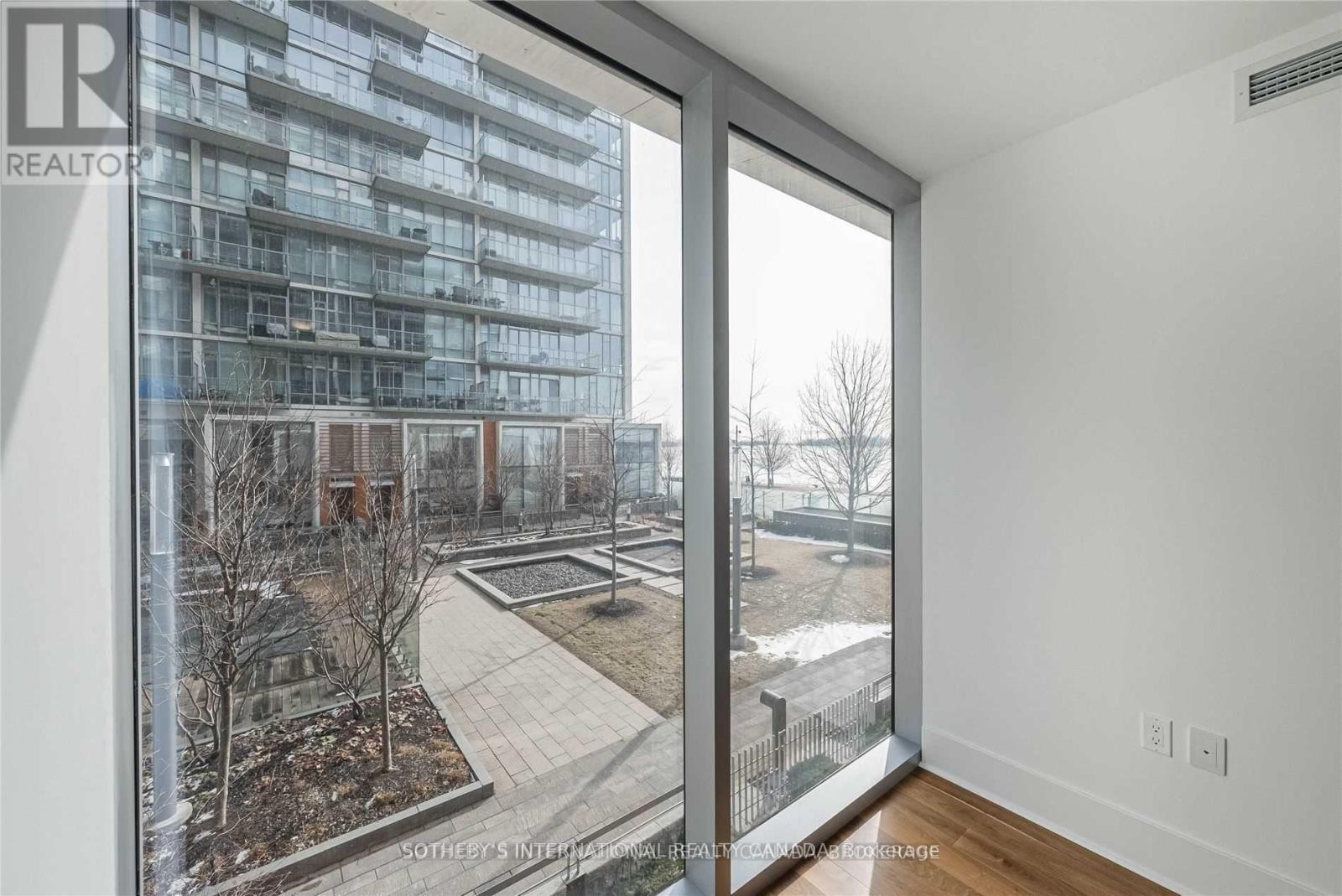 Th-113 - 29 Queens Quay E Property Photo 29
