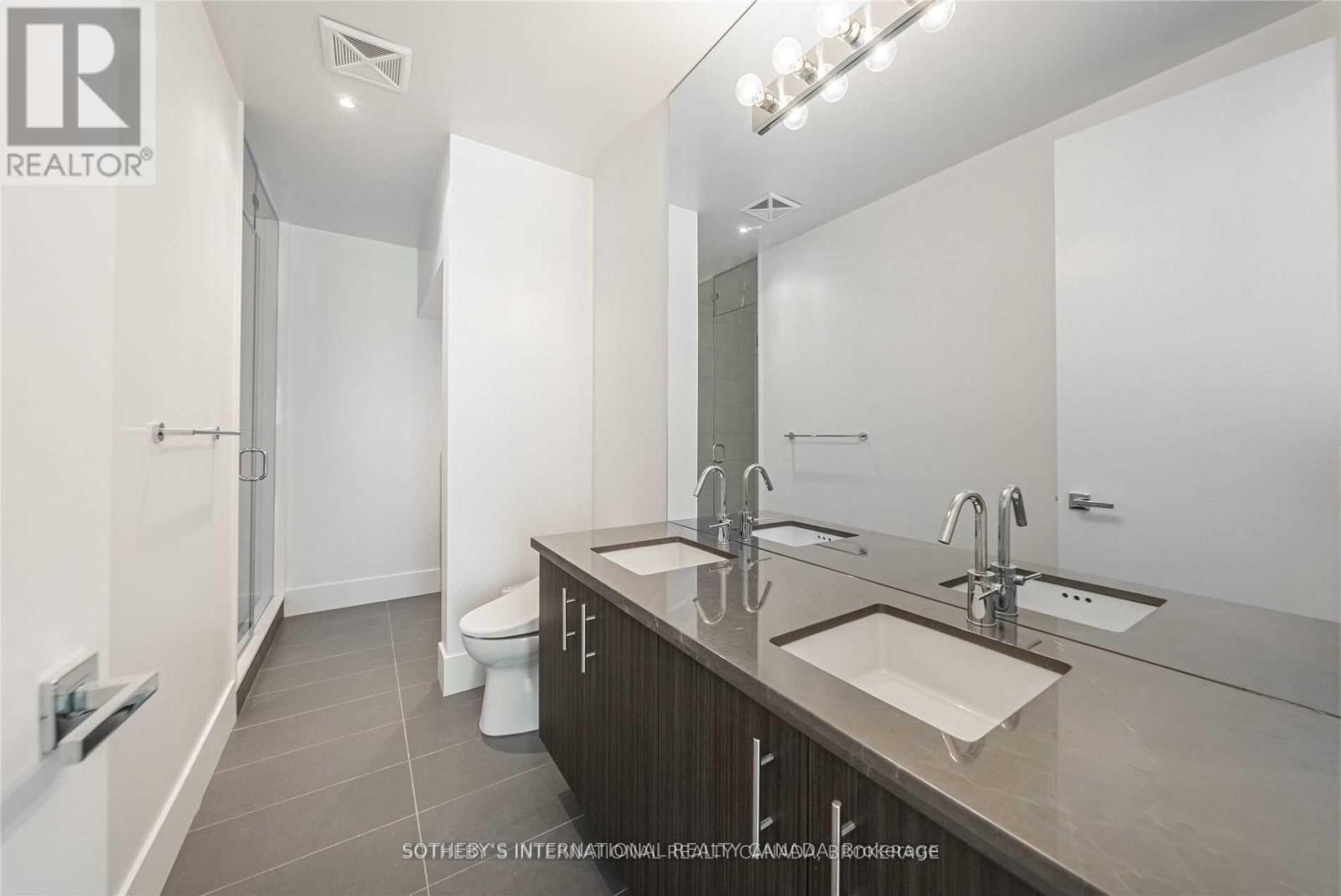Th-113 - 29 Queens Quay E Property Photo 30