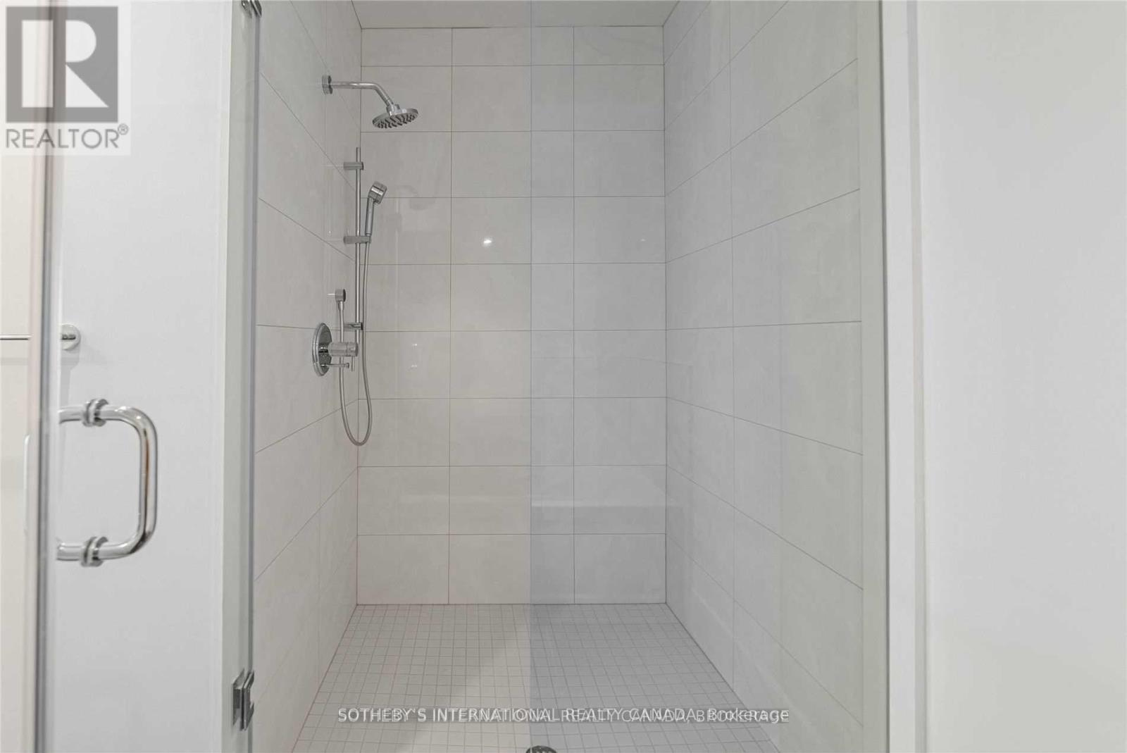 Th-113 - 29 Queens Quay E Property Photo 31
