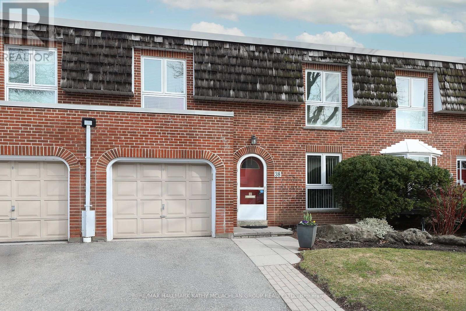 38 Crimson Millway Property Photo 1