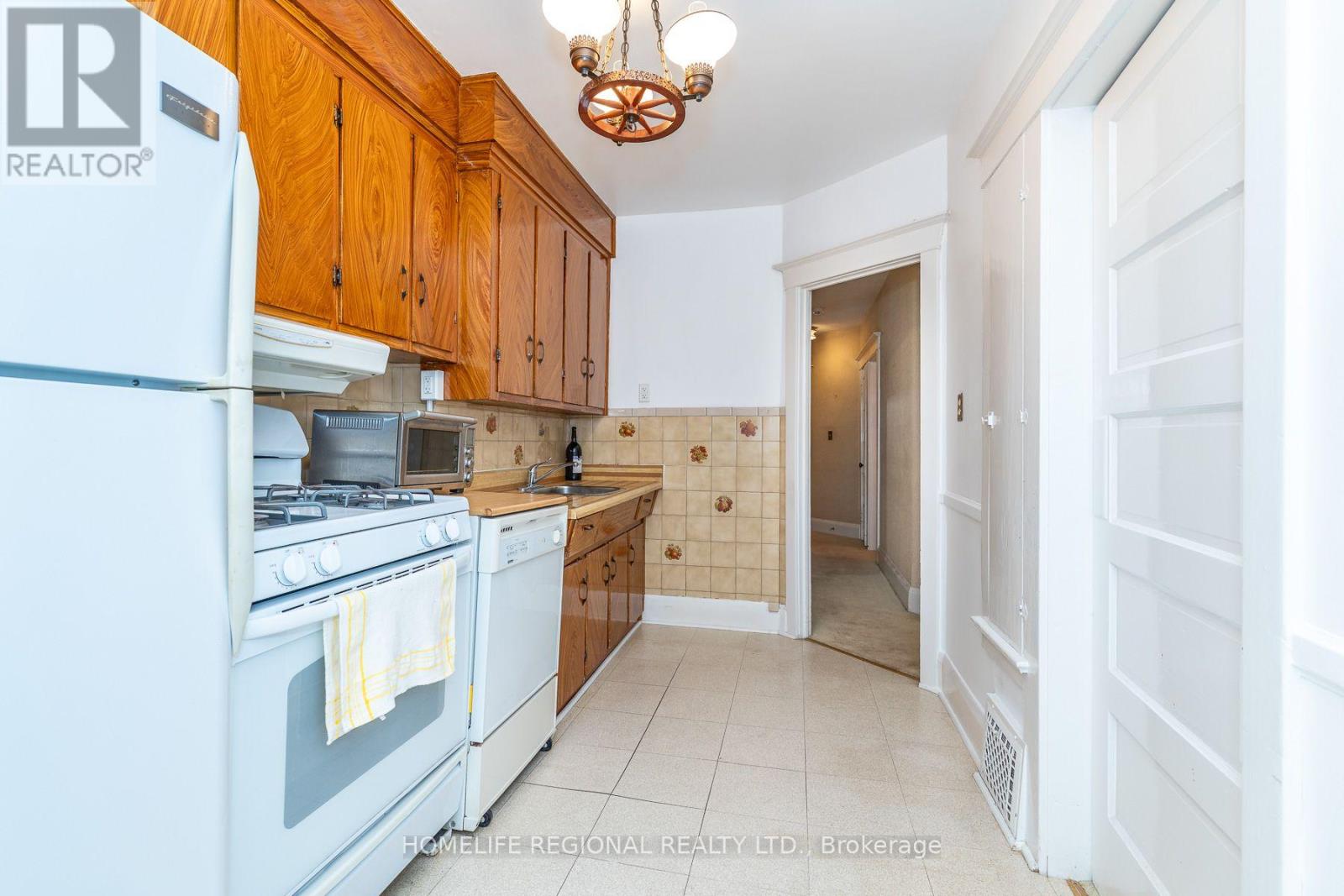 353 St Clarens Avenue Property Photo 25