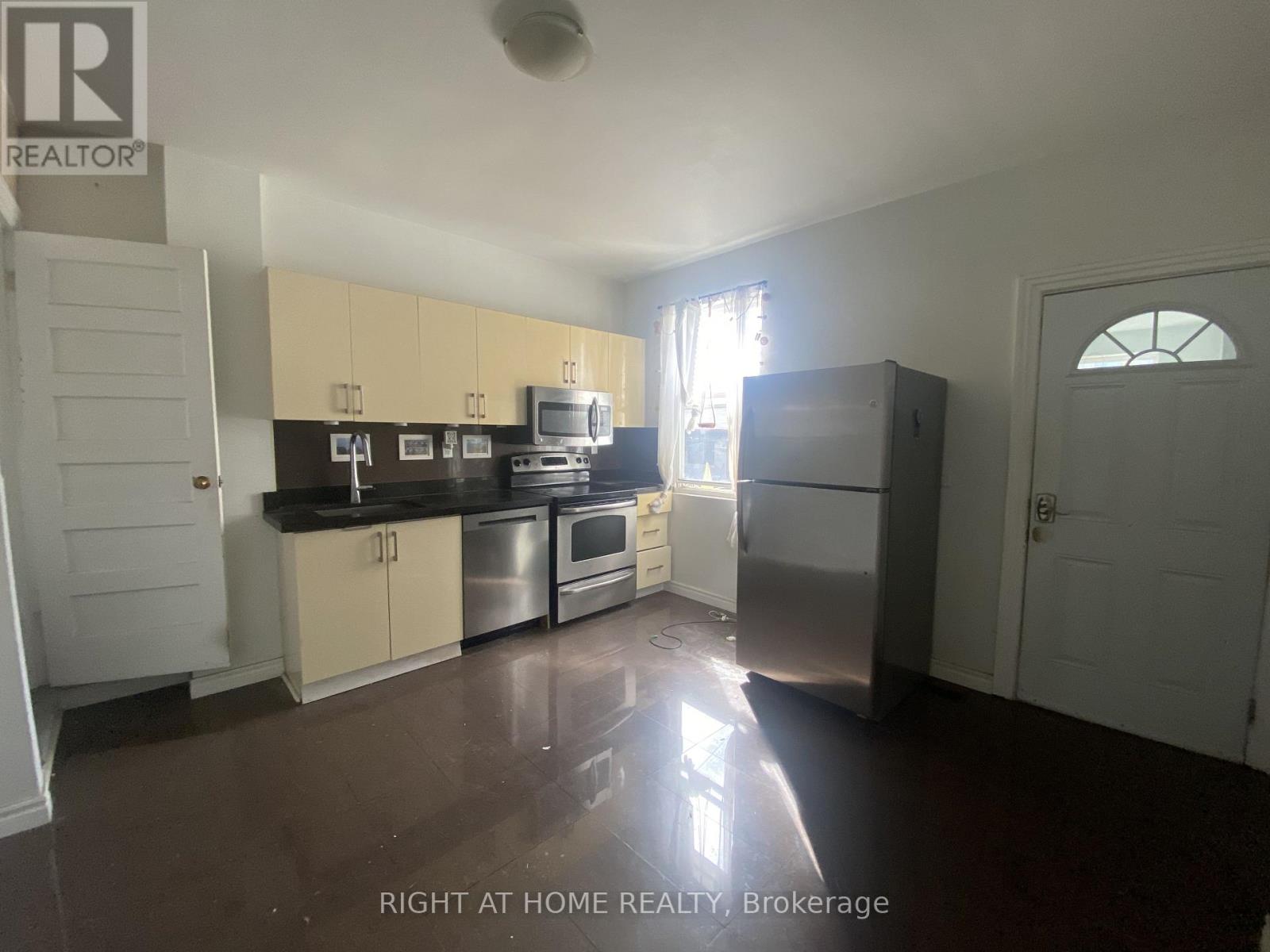 2 - 194 Beatrice Street Property Photo 1