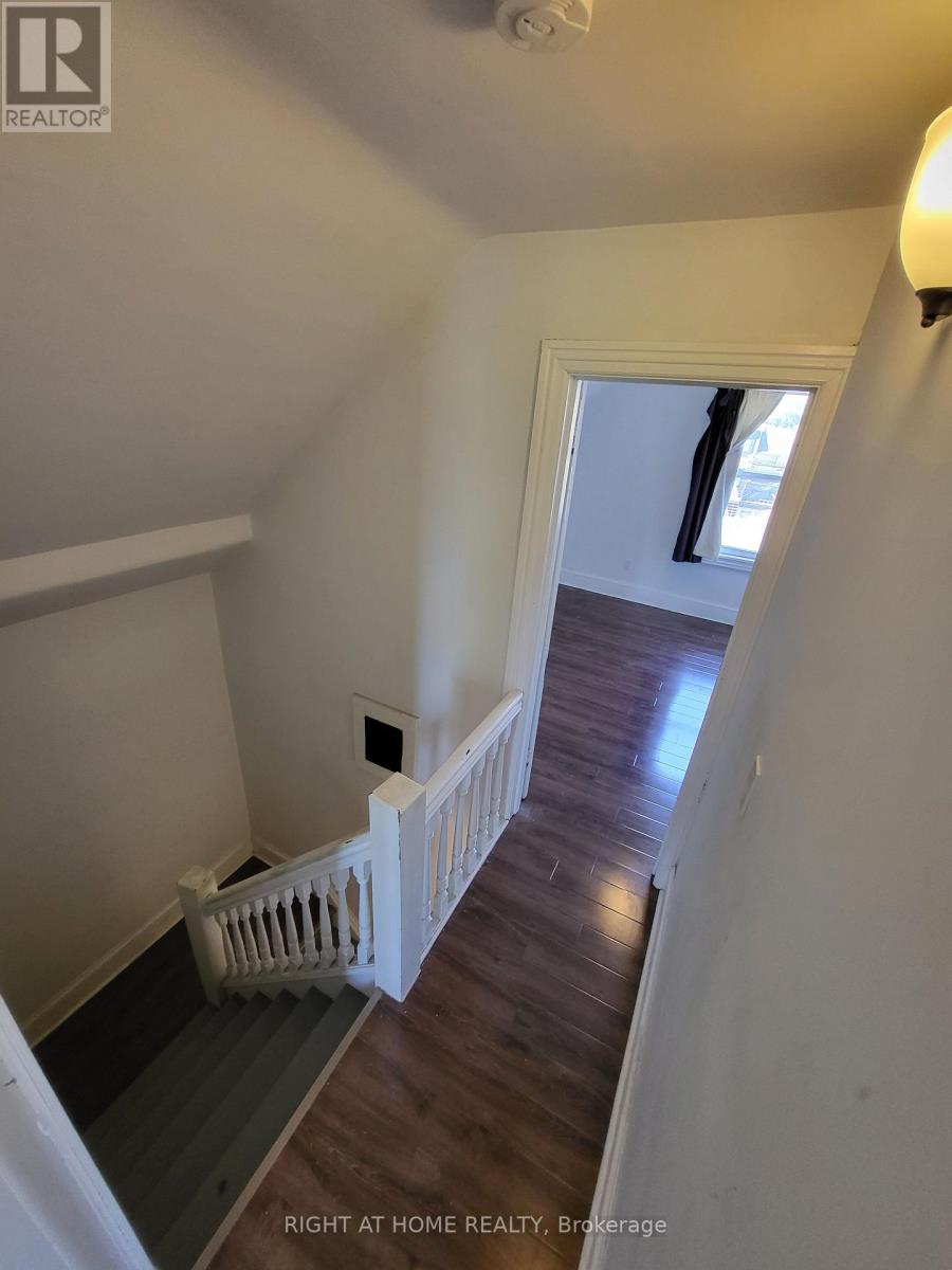 2 - 194 Beatrice Street Property Photo 2