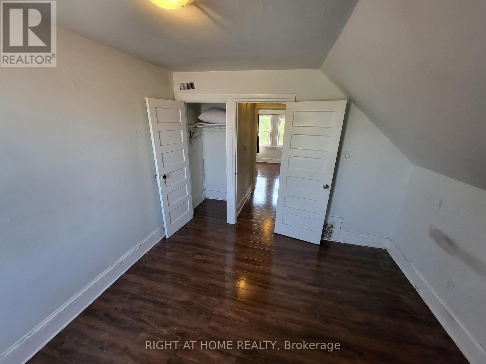 2 - 194 Beatrice Street Property Photo 4