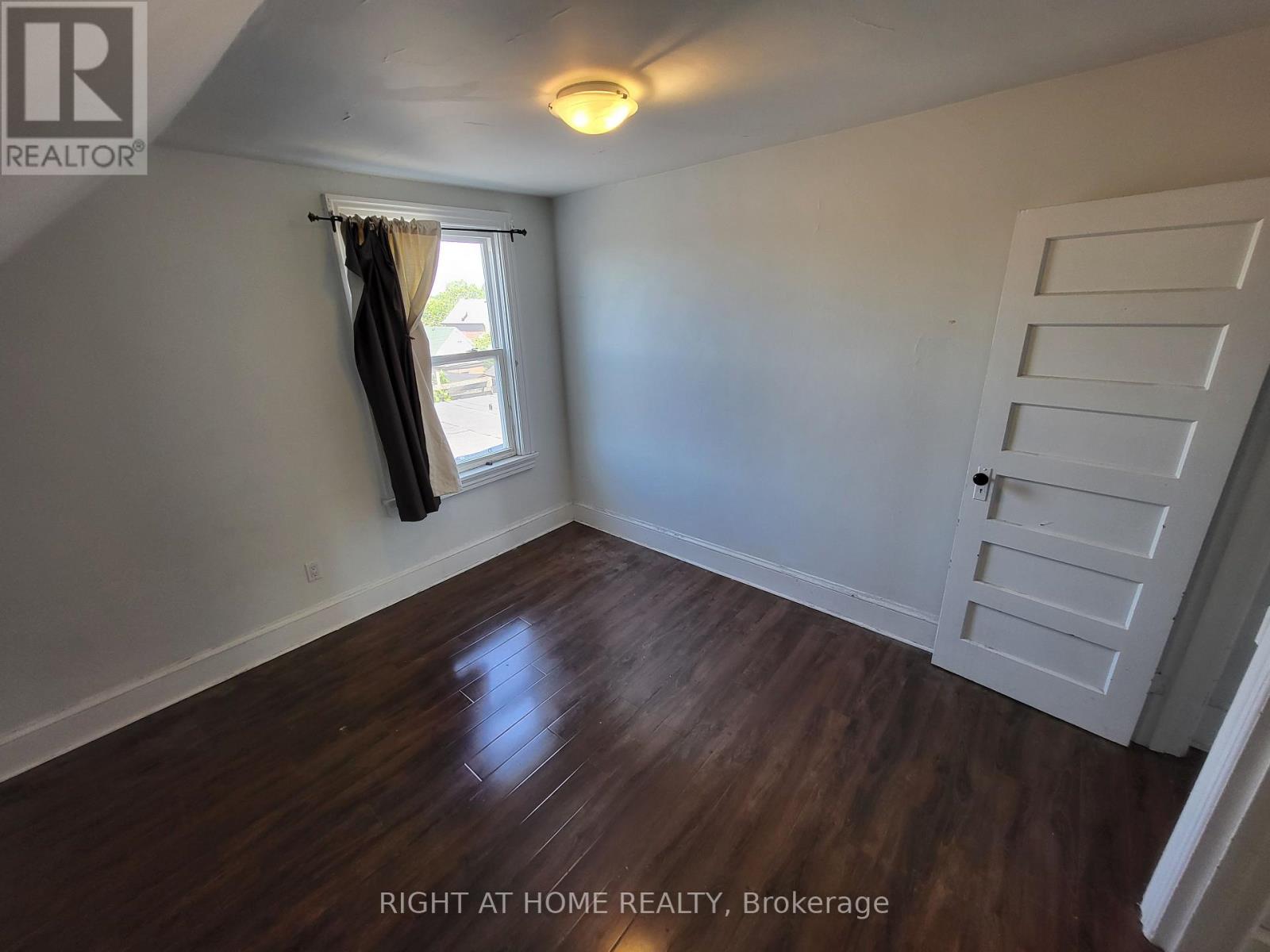 2 - 194 Beatrice Street Property Photo 5