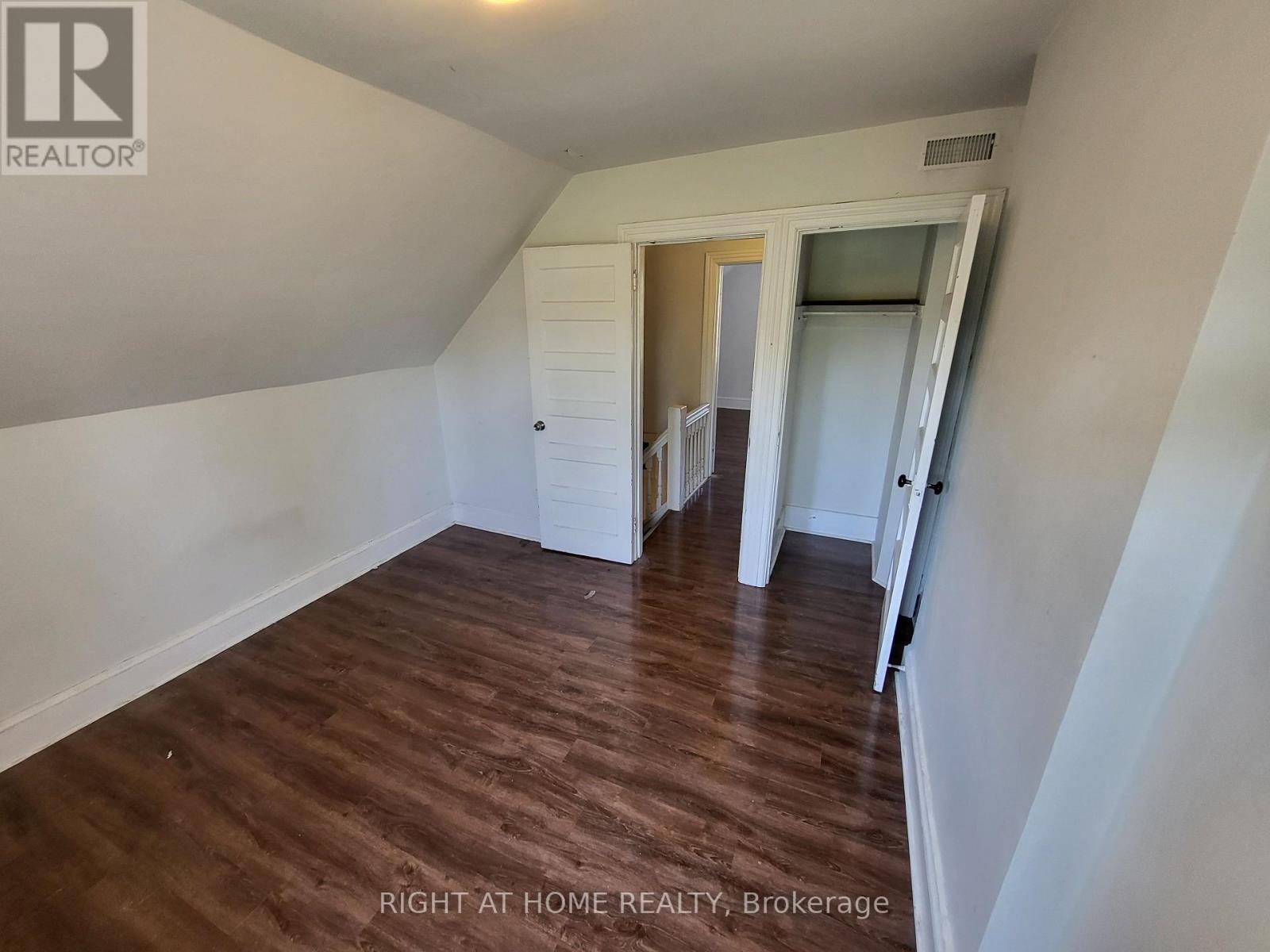 2 - 194 Beatrice Street Property Photo 7