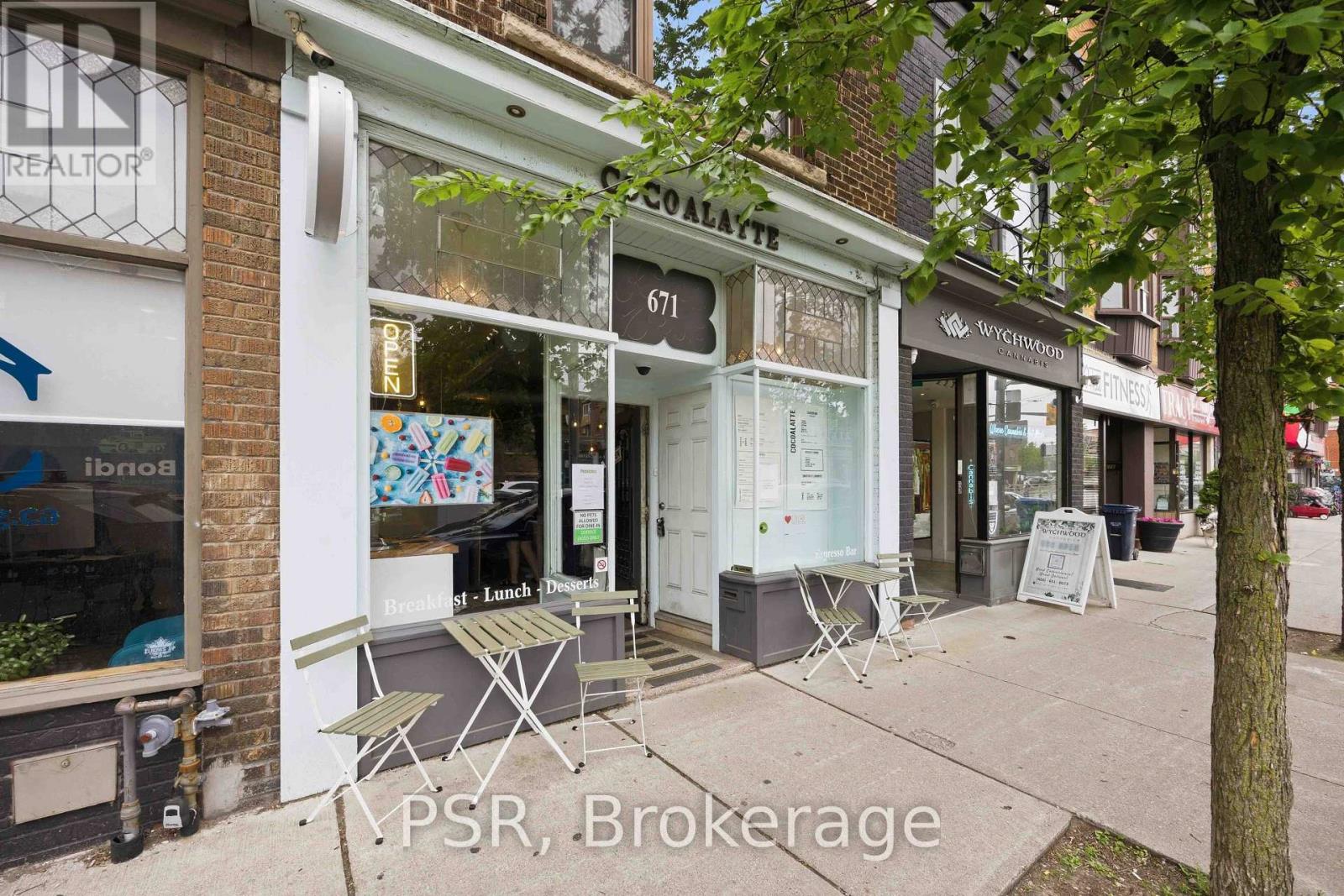 671 St. Clair Avenue W Property Photo 2