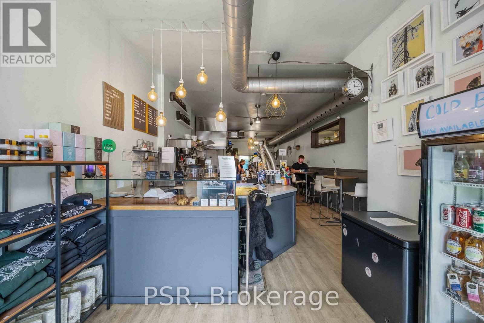 671 St. Clair Avenue W Property Photo 6