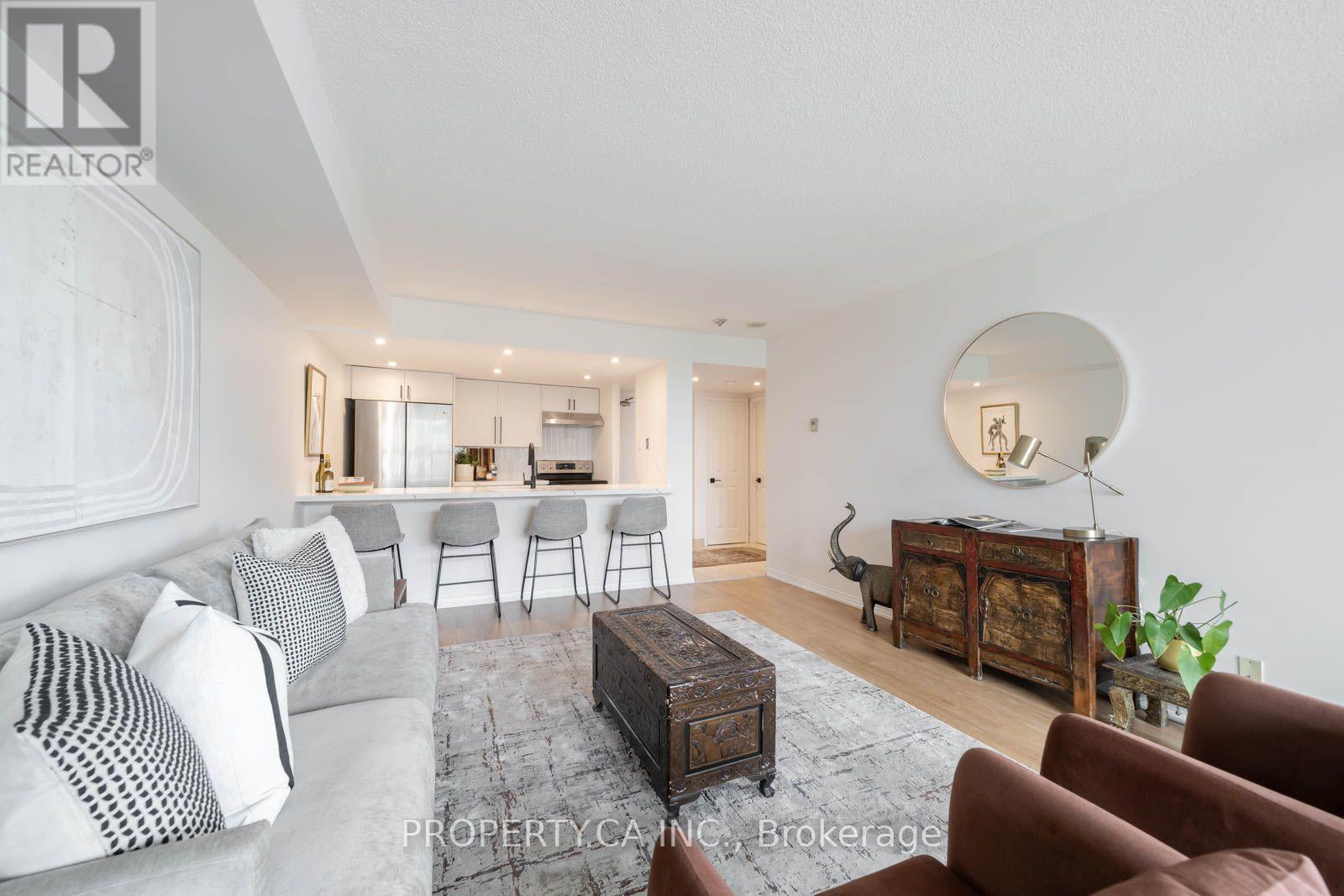 1111 - 77 Harbour Square Property Photo 1