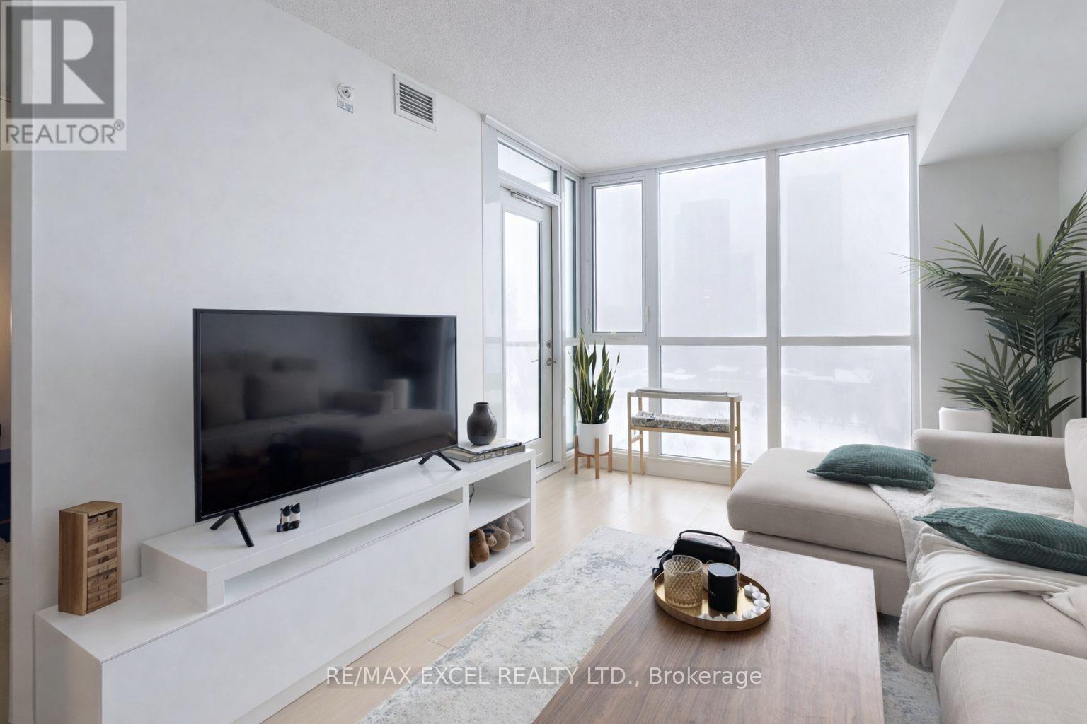 1606 - 75 Queens Wharf Road Property Photo 8