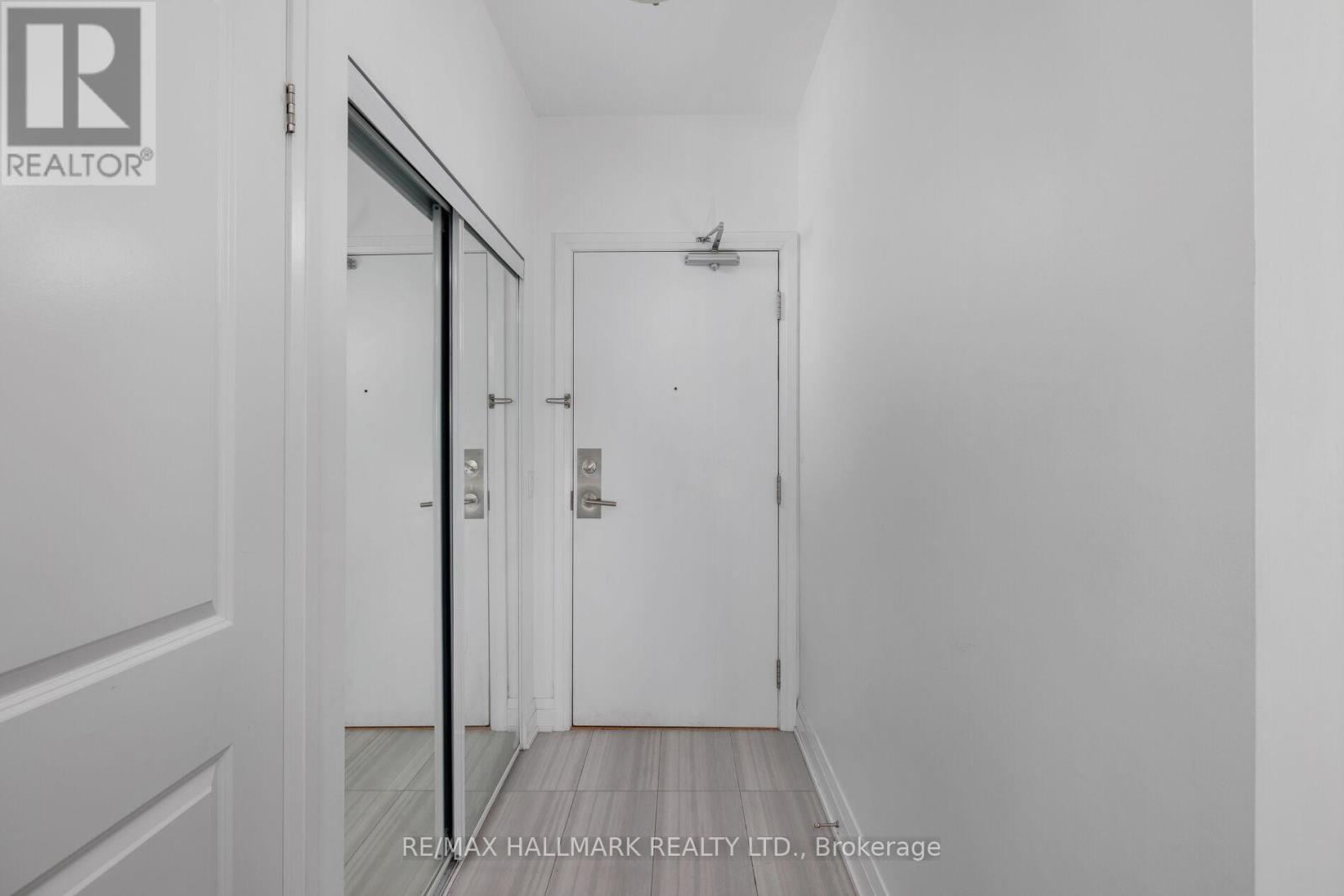 1401 - 530 St Clair Avenue W Property Photo 5