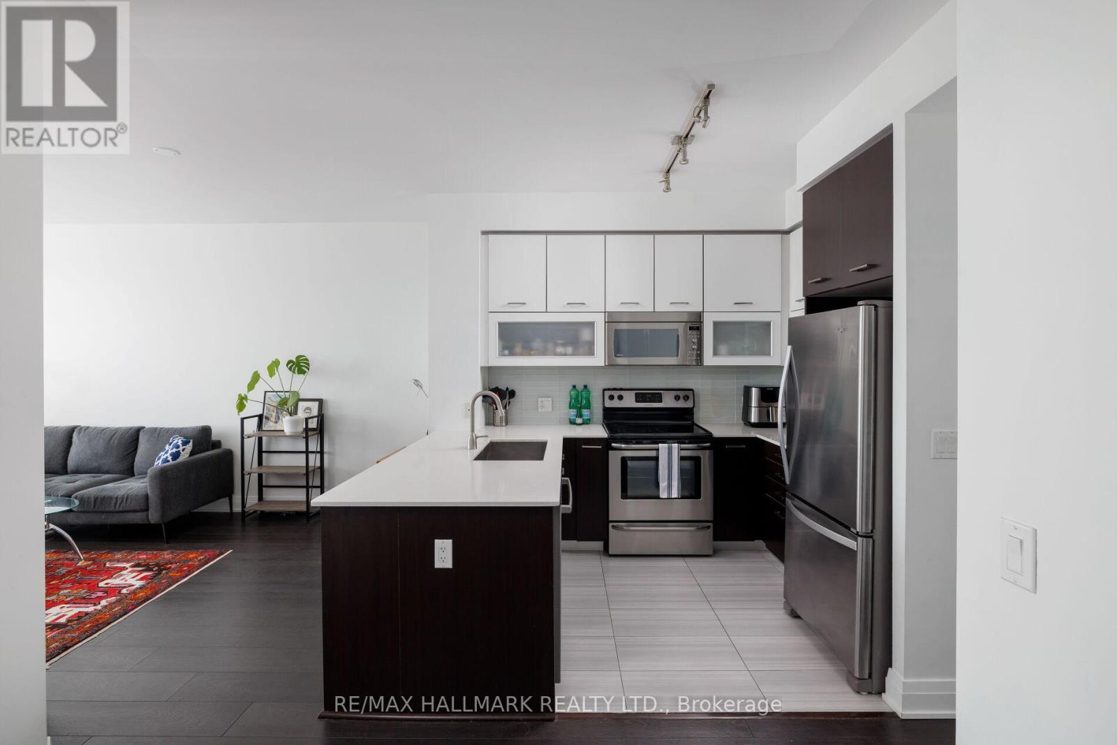 1401 - 530 St Clair Avenue W Property Photo 7