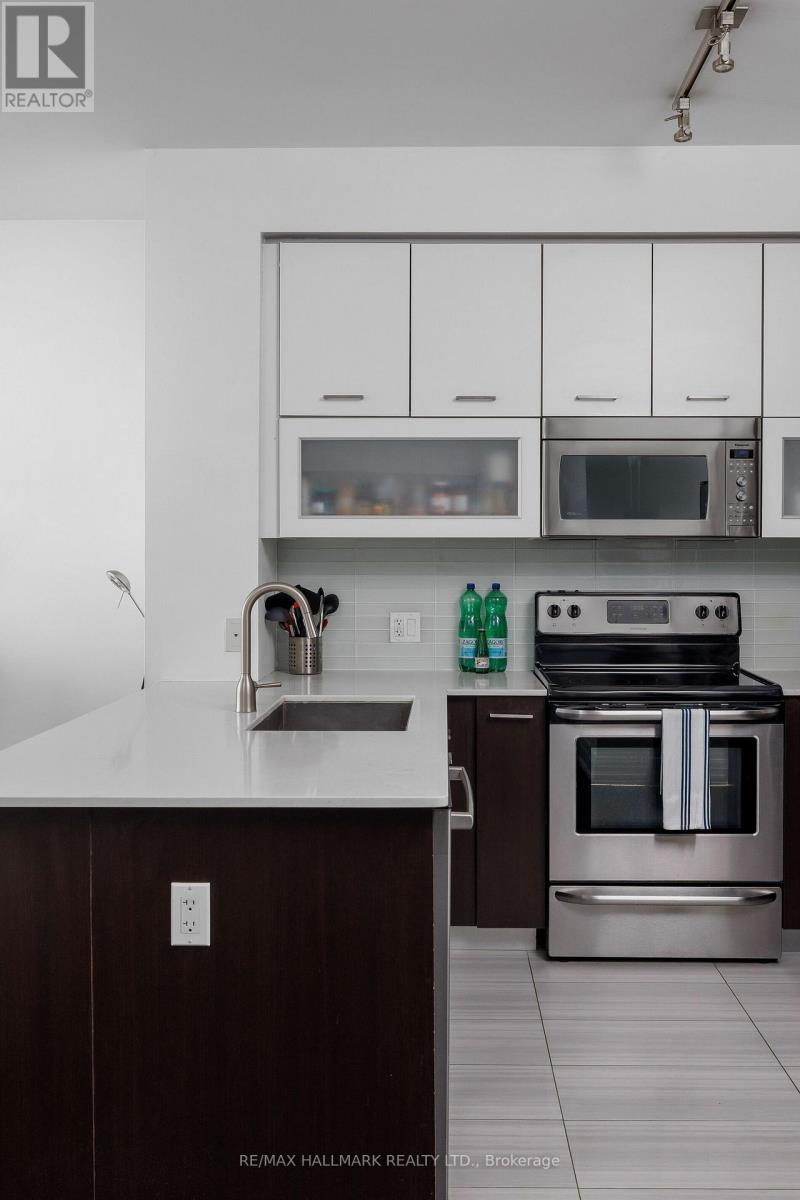 1401 - 530 St Clair Avenue W Property Photo 8