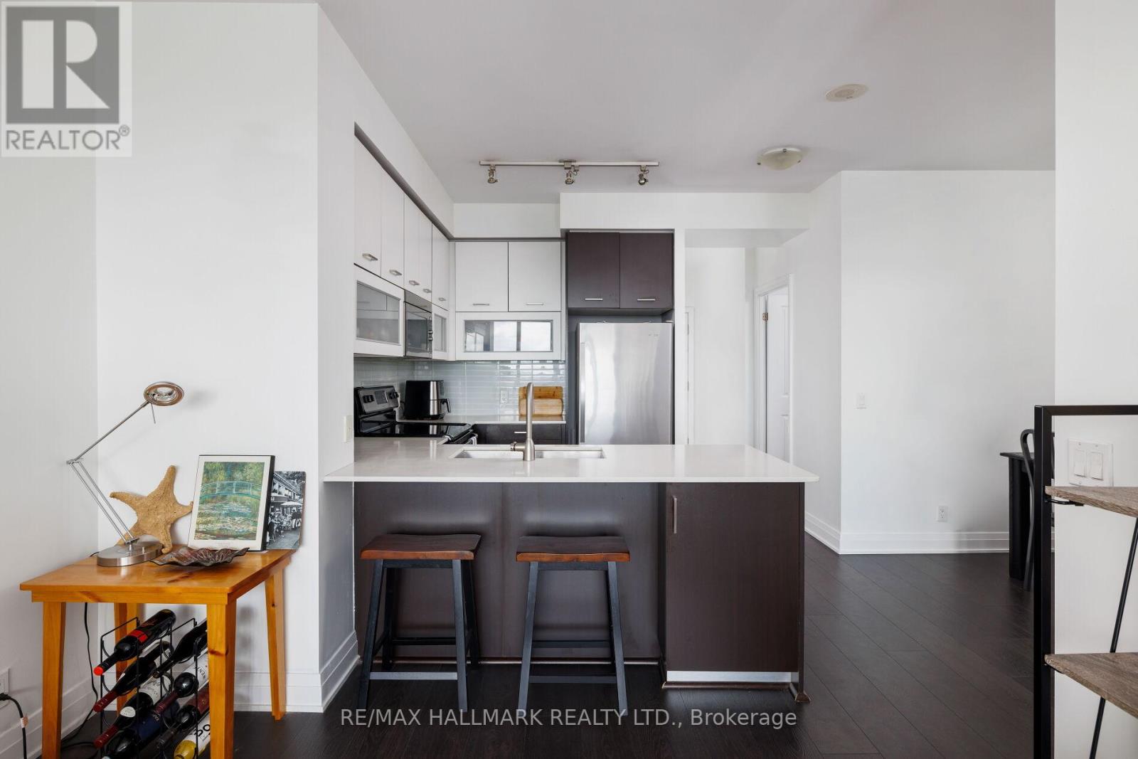 1401 - 530 St Clair Avenue W Property Photo 9