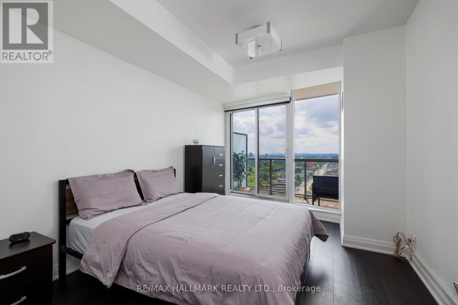 1401 - 530 St Clair Avenue W Property Photo 17