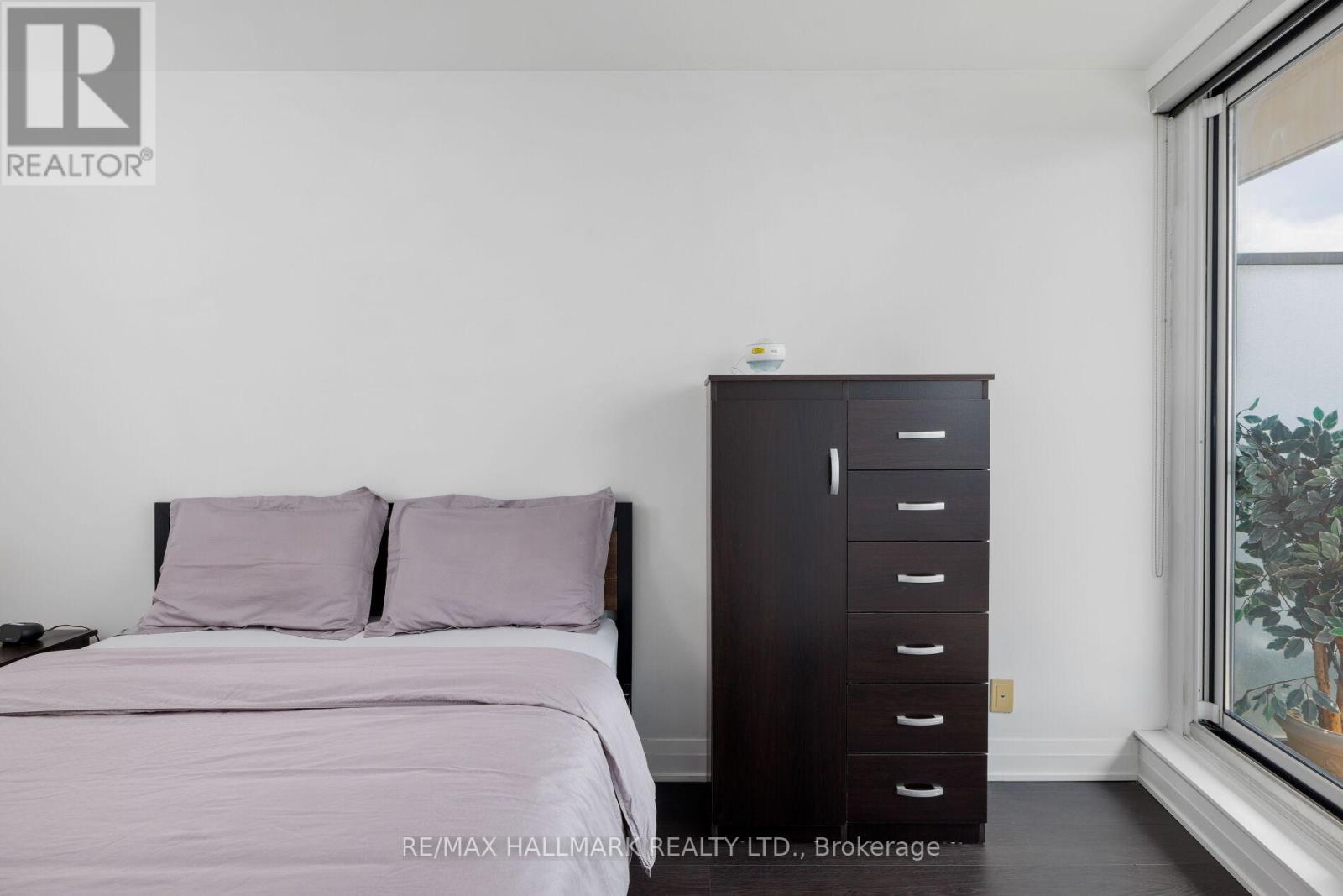 1401 - 530 St Clair Avenue W Property Photo 18