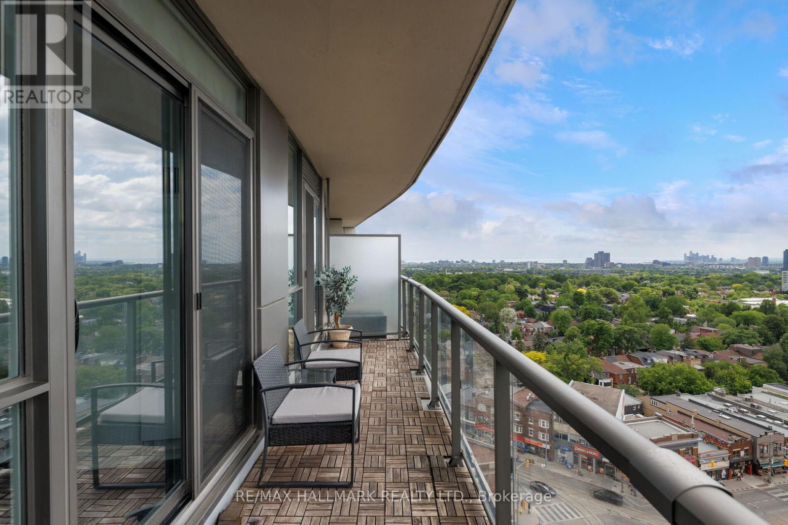 1401 - 530 St Clair Avenue W Property Photo 23
