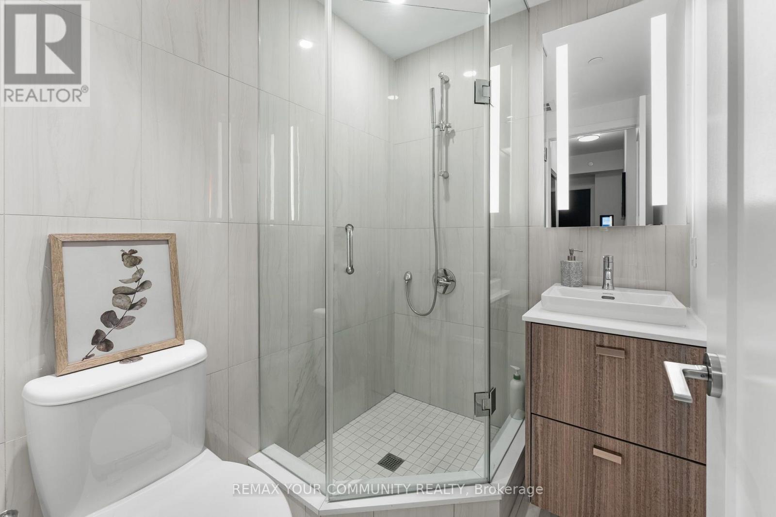 2015 - 470 Front Street Property Photo 9