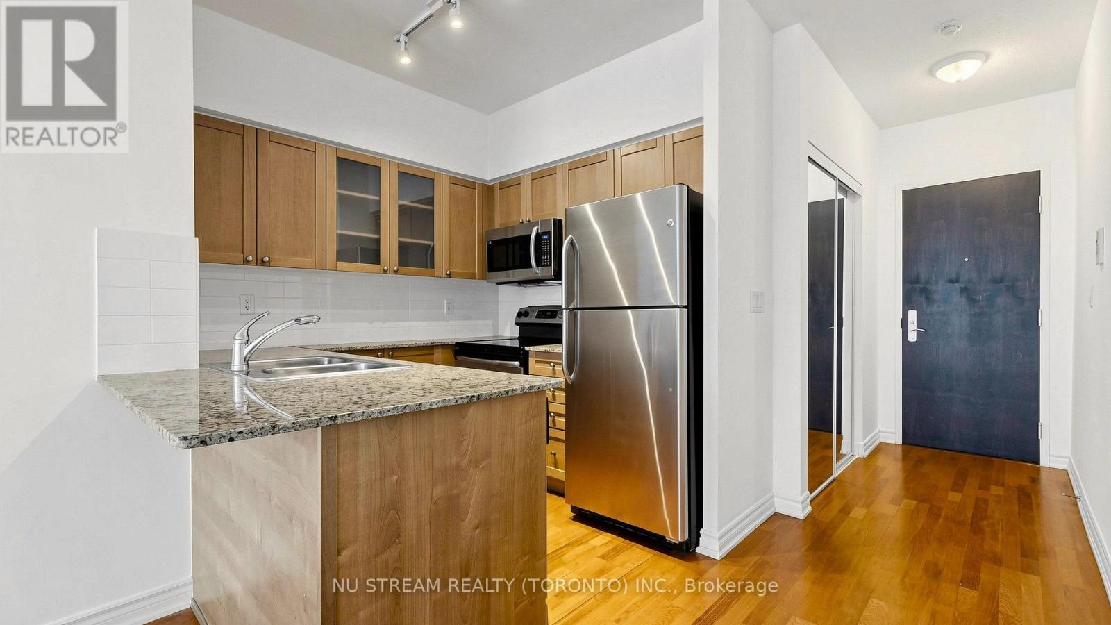 3101 - 761 Bay Street Property Photo 10