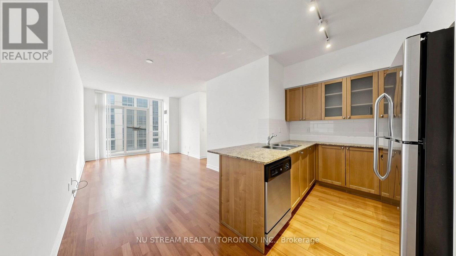 3101 - 761 Bay Street Property Photo 12