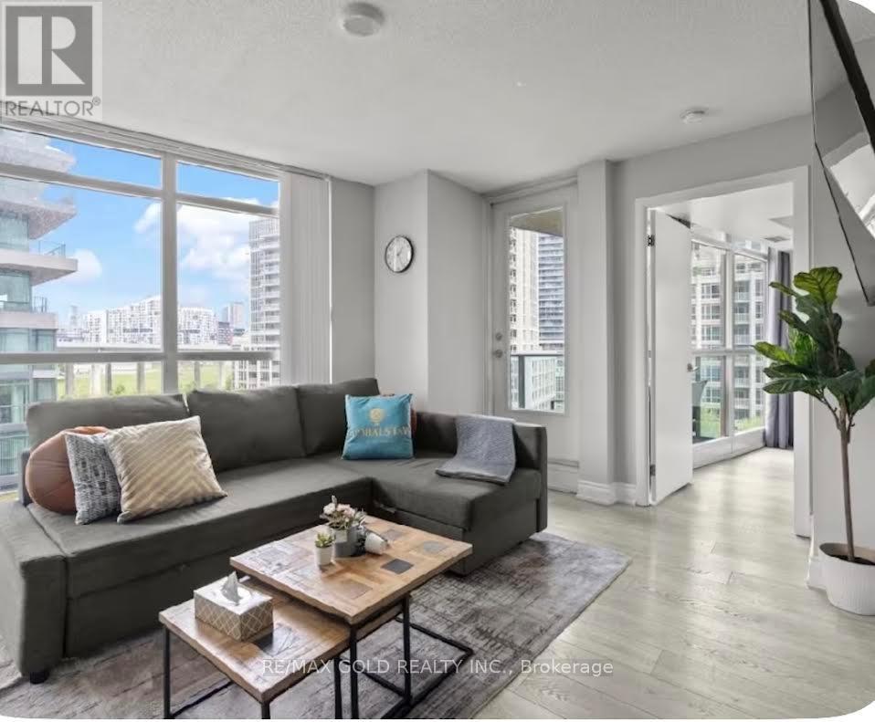 620 - 215 FORT YORK BOULEVARD Property Photo 1