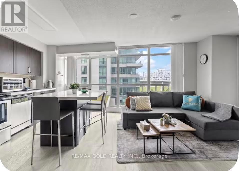 620 - 215 Fort York Boulevard Property Photo 2