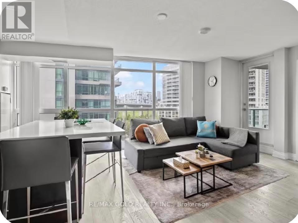 620 - 215 Fort York Boulevard Property Photo 4