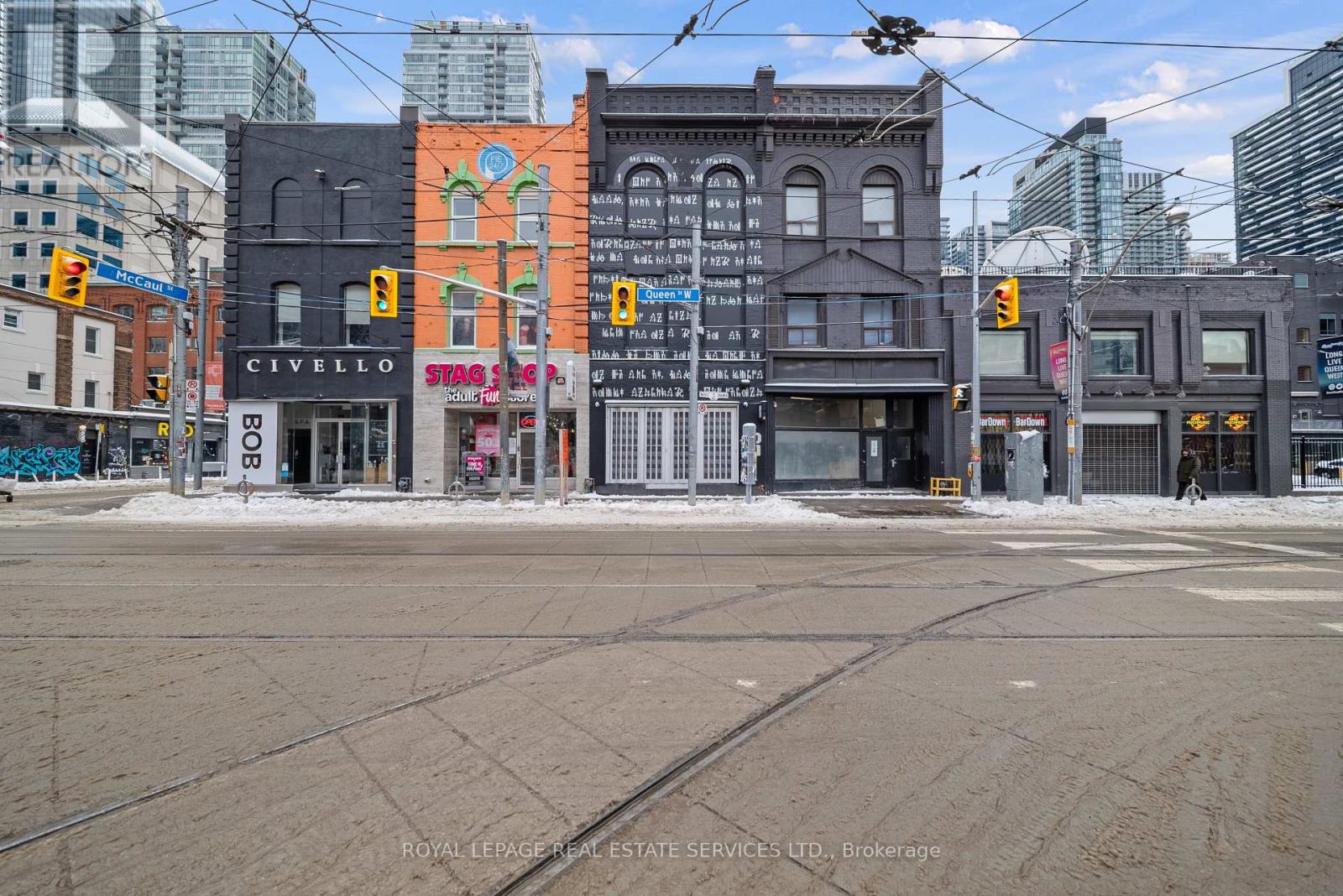 273 Queen Street W Property Photo 2