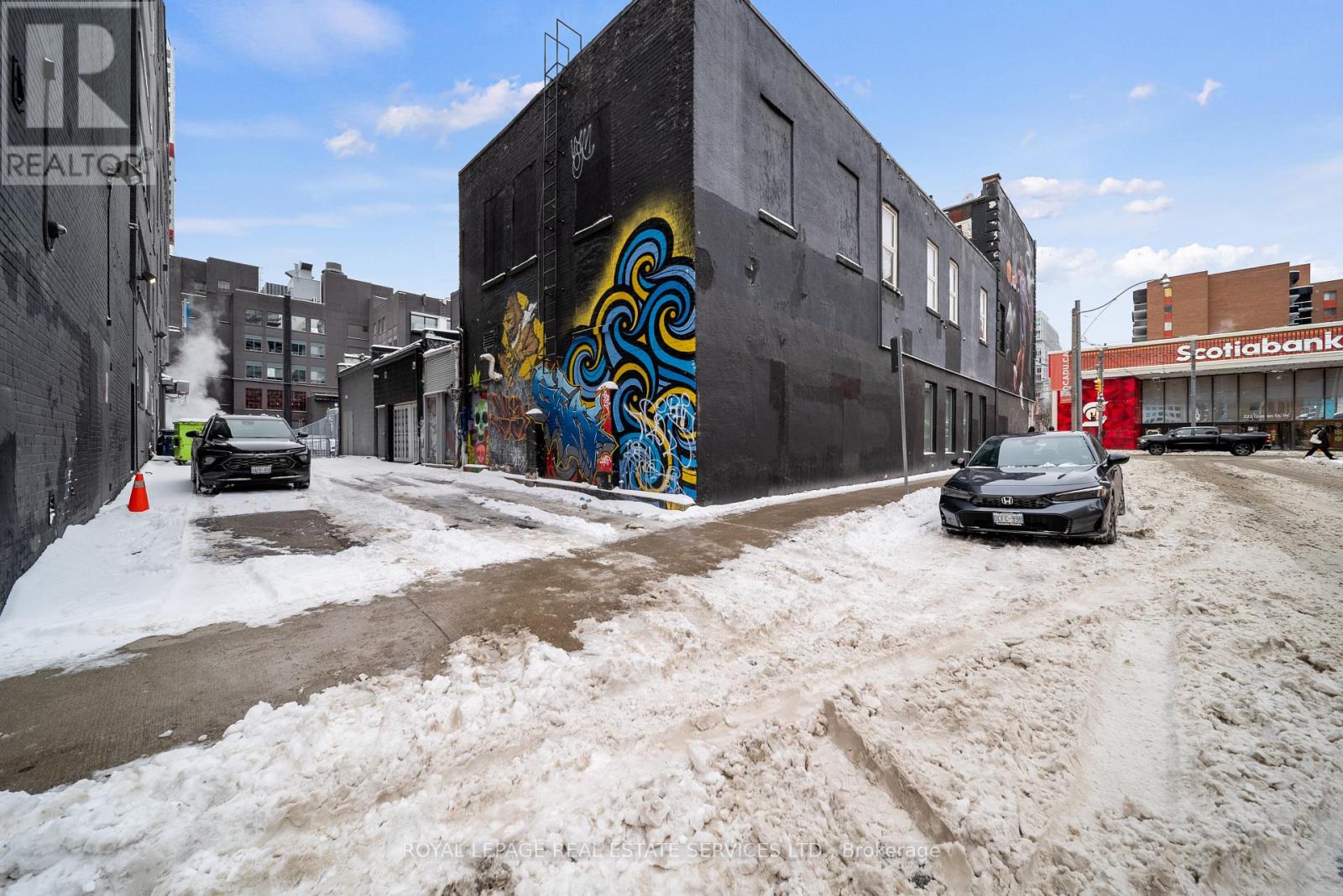 273 Queen Street W Property Photo 18