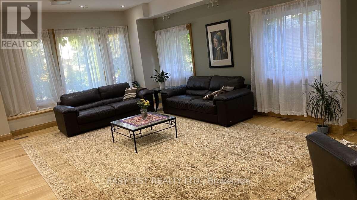 98 Burbank Drive Property Photo 10