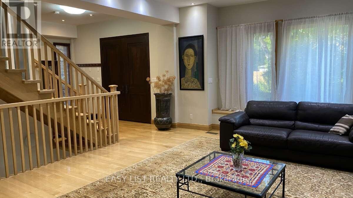 98 Burbank Drive Property Photo 11
