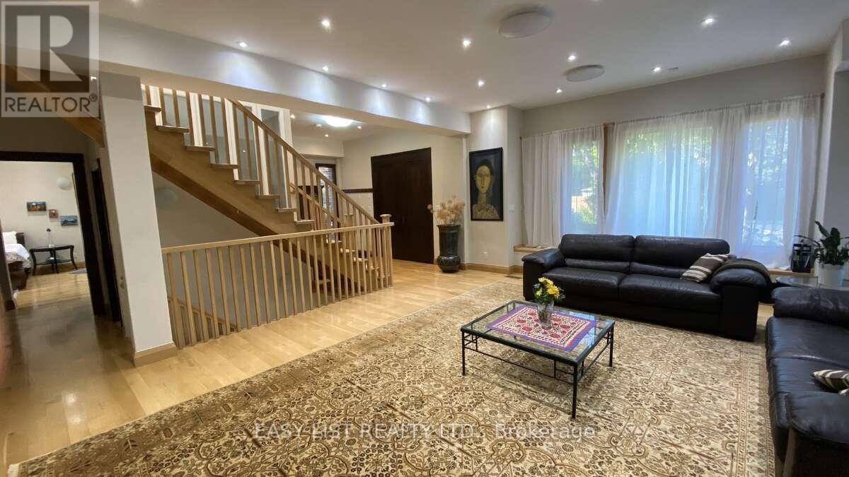 98 Burbank Drive Property Photo 12
