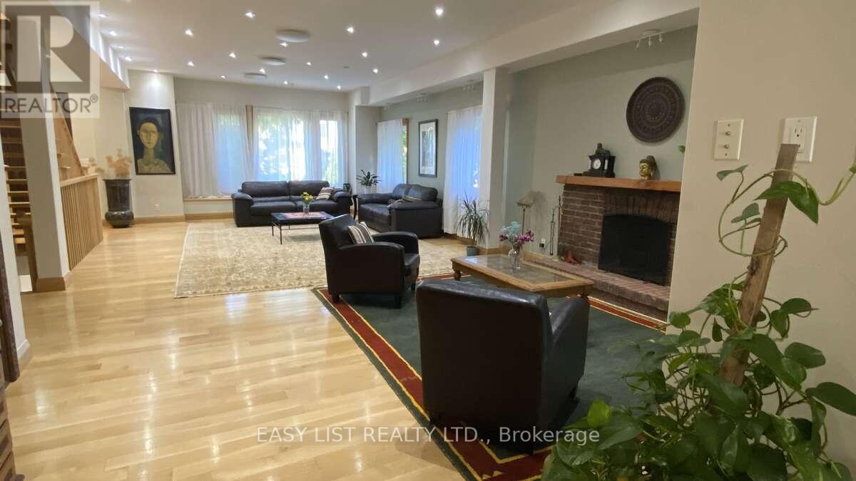 98 Burbank Drive Property Photo 13