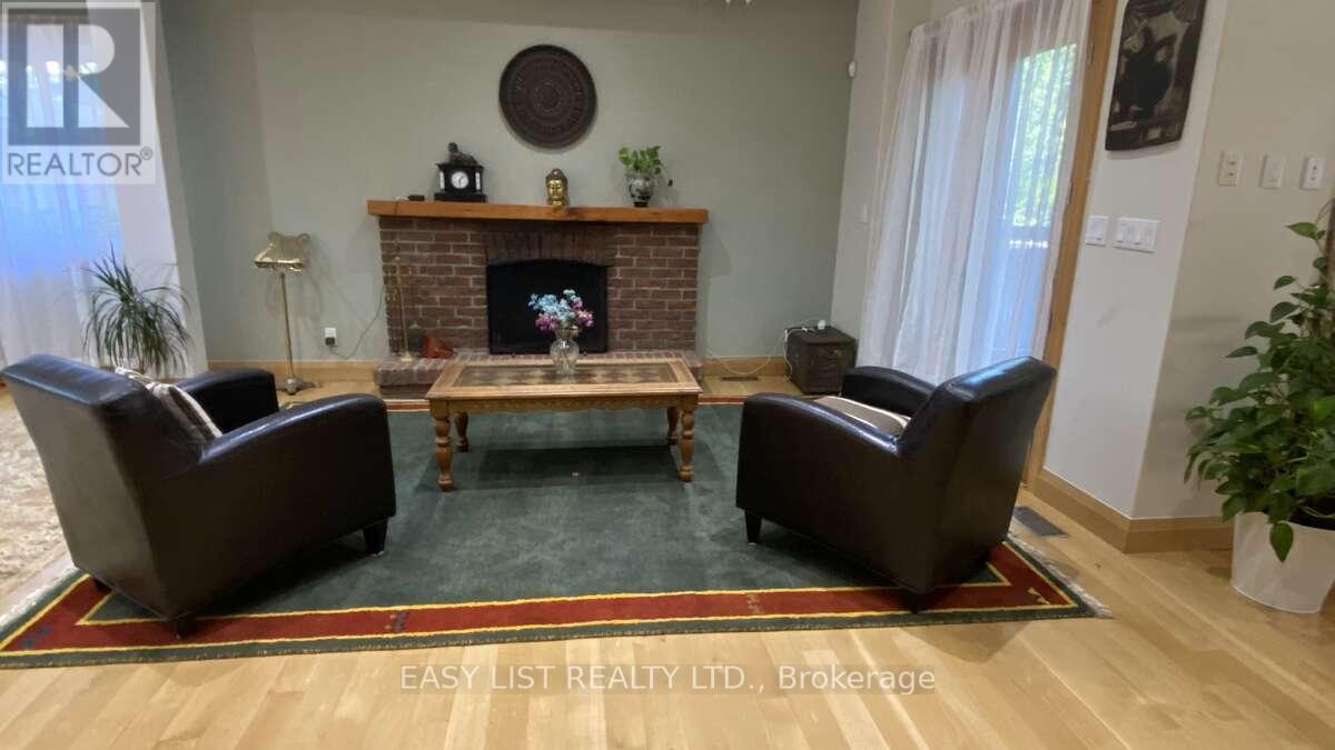 98 Burbank Drive Property Photo 14