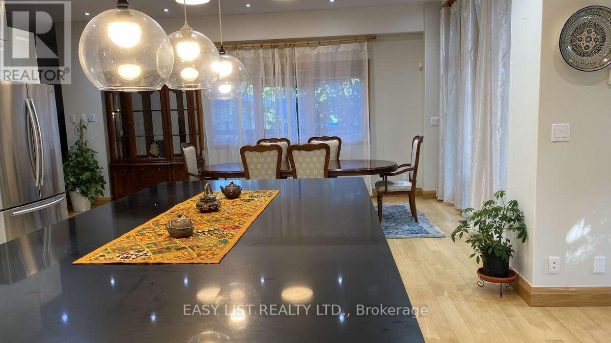 98 Burbank Drive Property Photo 17