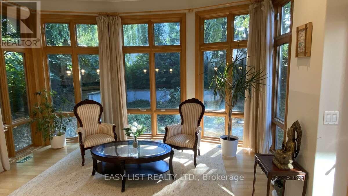 98 Burbank Drive Property Photo 18