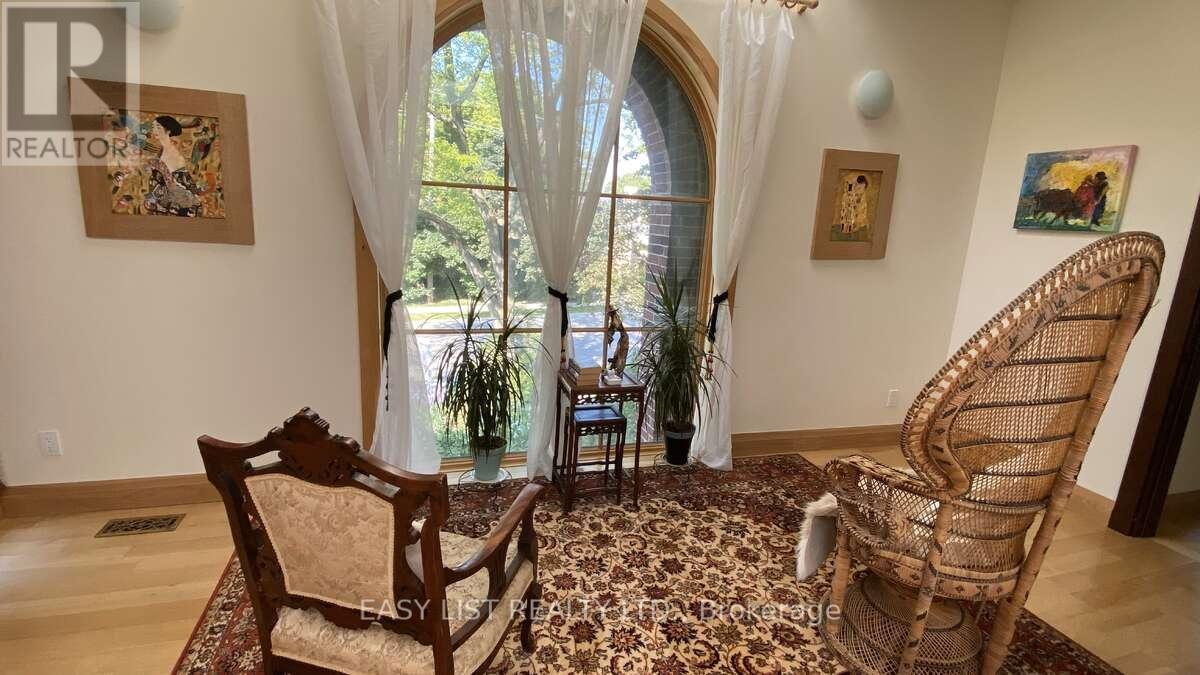 98 Burbank Drive Property Photo 26