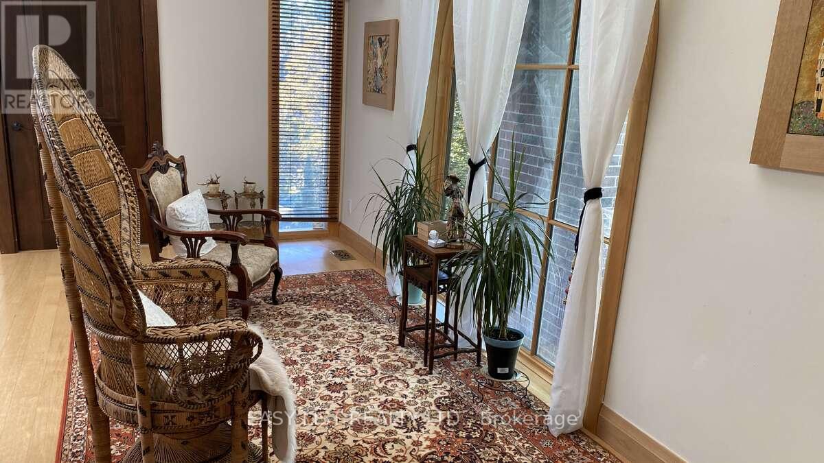 98 Burbank Drive Property Photo 27