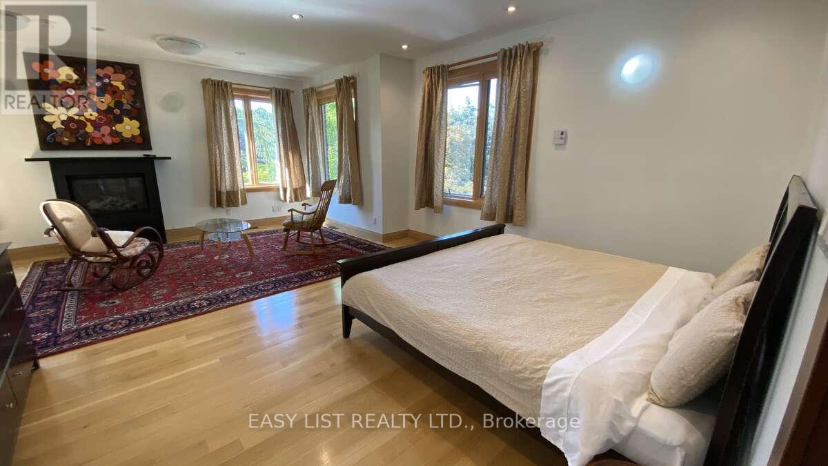 98 Burbank Drive Property Photo 28