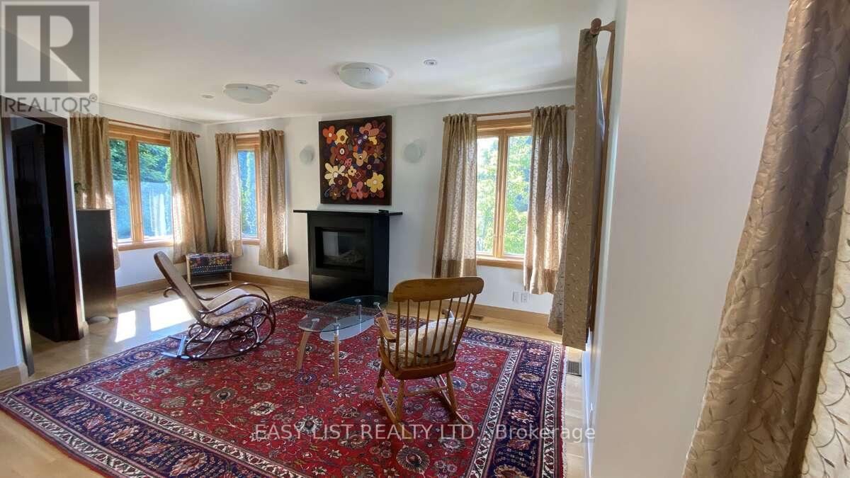 98 Burbank Drive Property Photo 30
