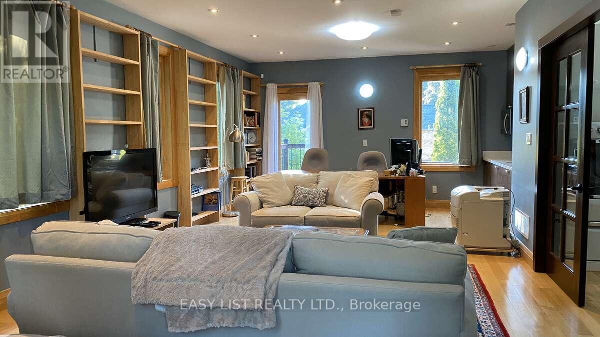 98 Burbank Drive Property Photo 35