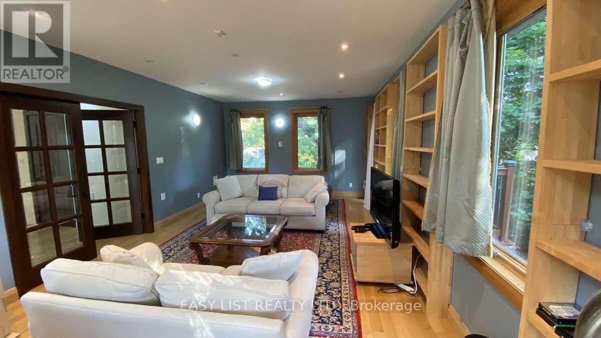 98 Burbank Drive Property Photo 36