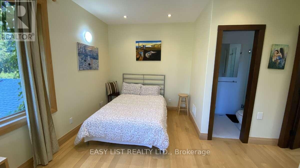 98 Burbank Drive Property Photo 38